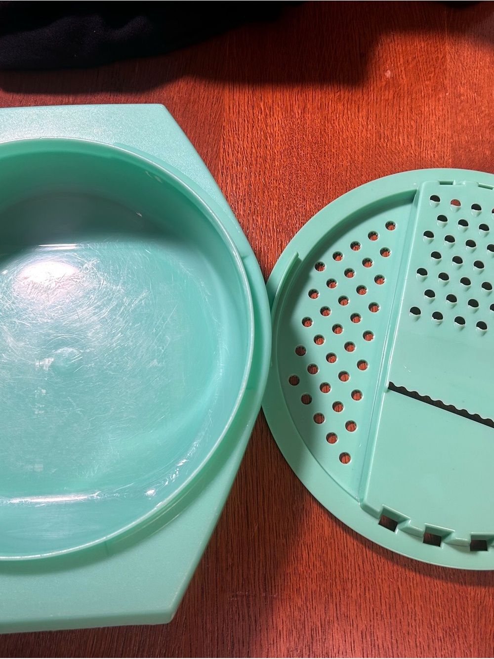 Tupperware Mint Green Kids Hair Rinse Bowl with Strainer